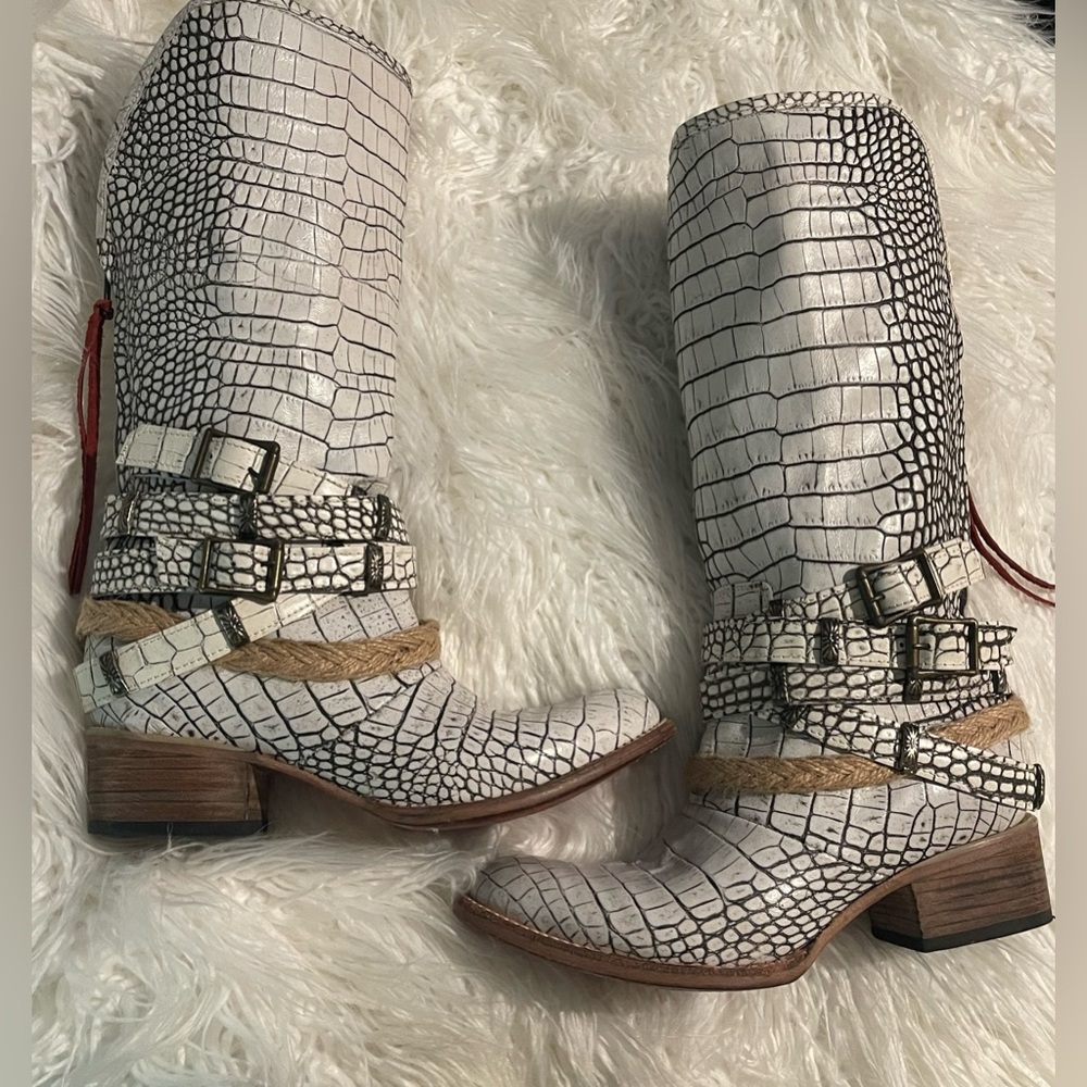 FREEBIRD size 8 gorgeous boots only worn about four times